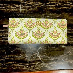 TORY BURCH
Robinson Printed Slim Wallet In Pink Meridian
